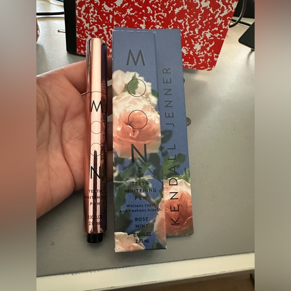 Kendall Jenner teeth whitening pen - BNIB